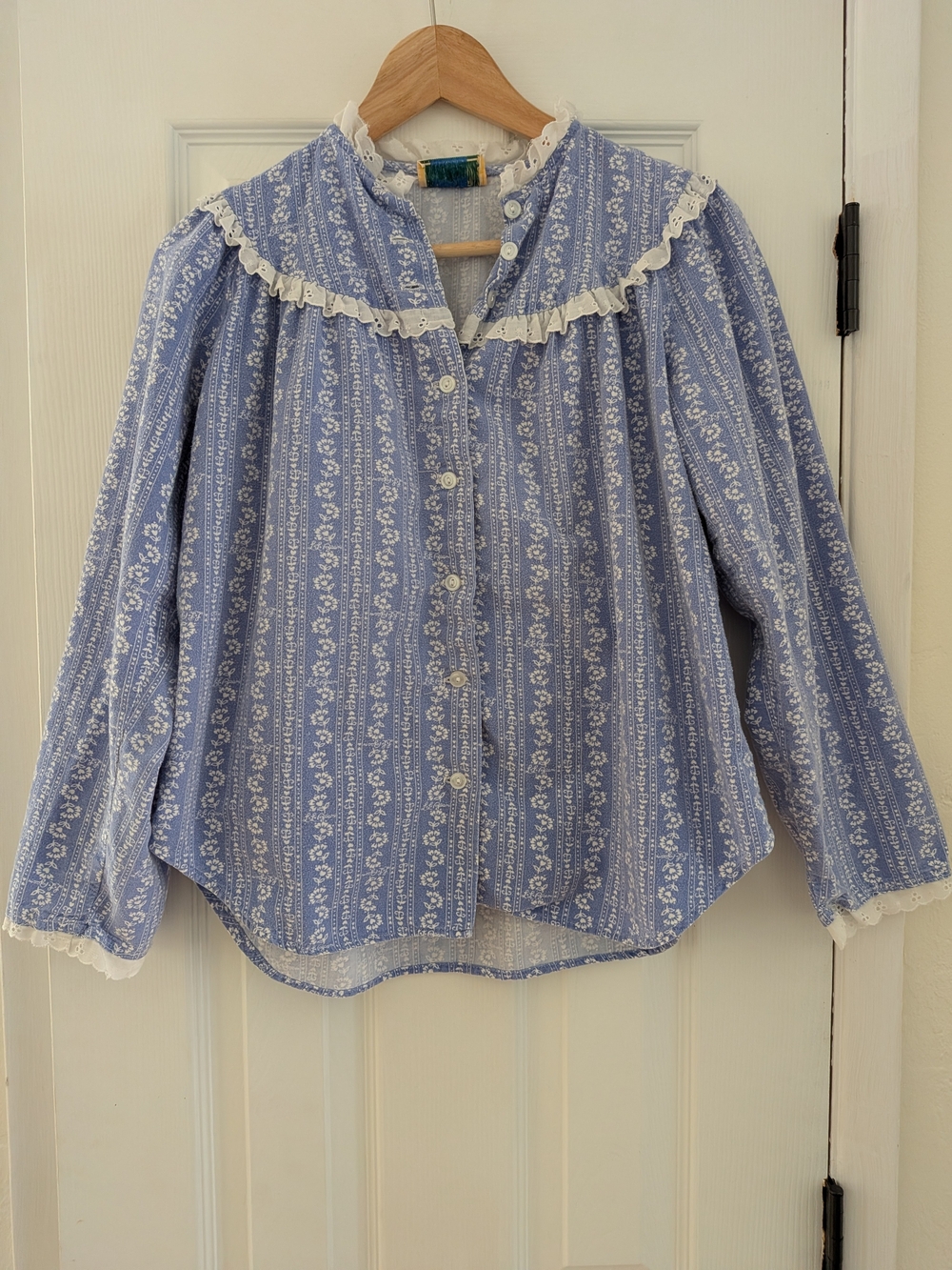 Vintage LL Bean By Lanz Womens Blue Floral LS Button Up Sleep Wear Shirt